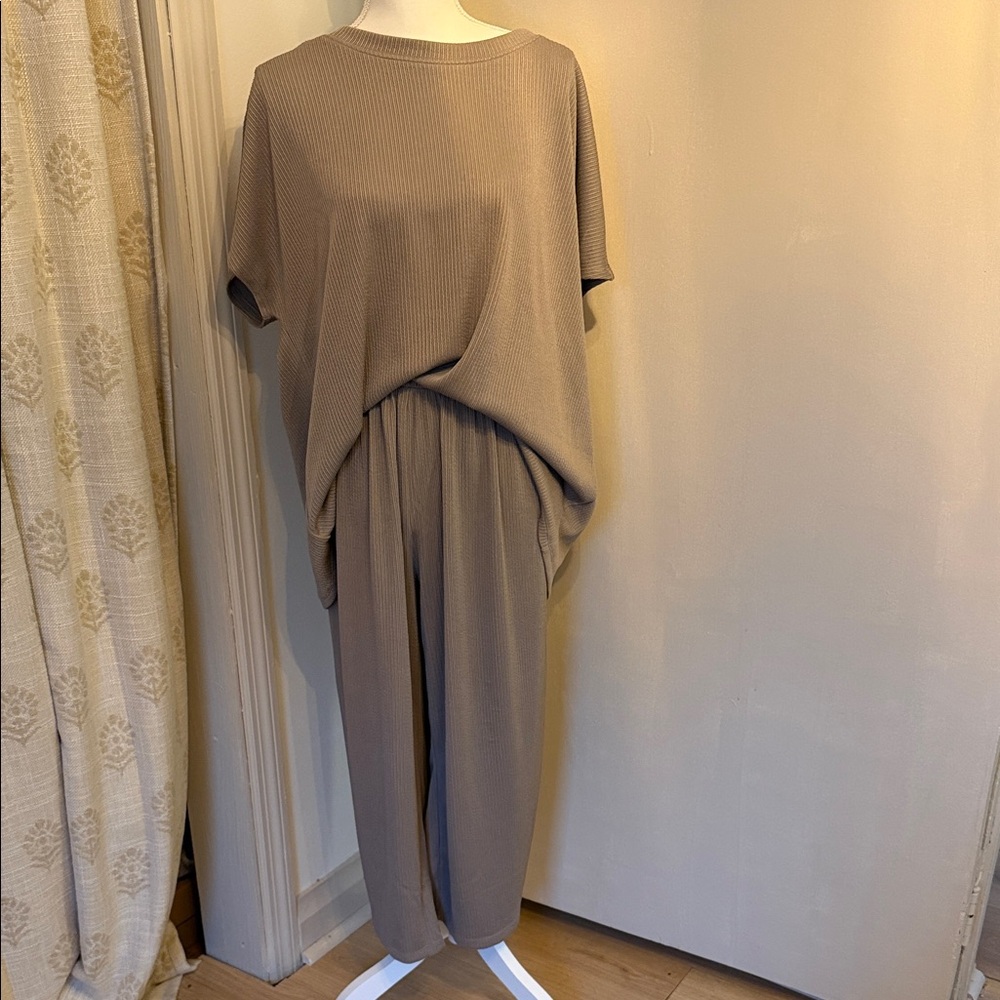 Relaxed Taupe Ribbed Women's Two Piece Set